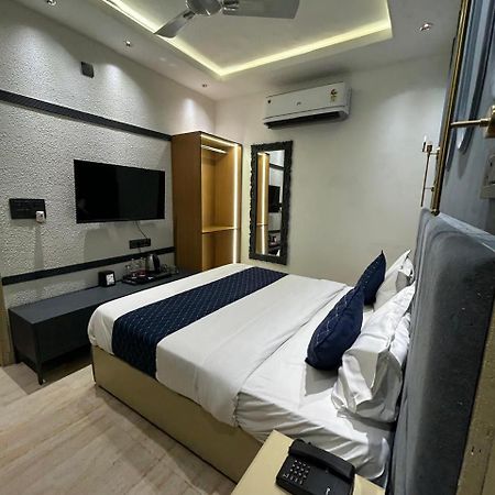Divine Hotel Karnal Ngoại thất bức ảnh