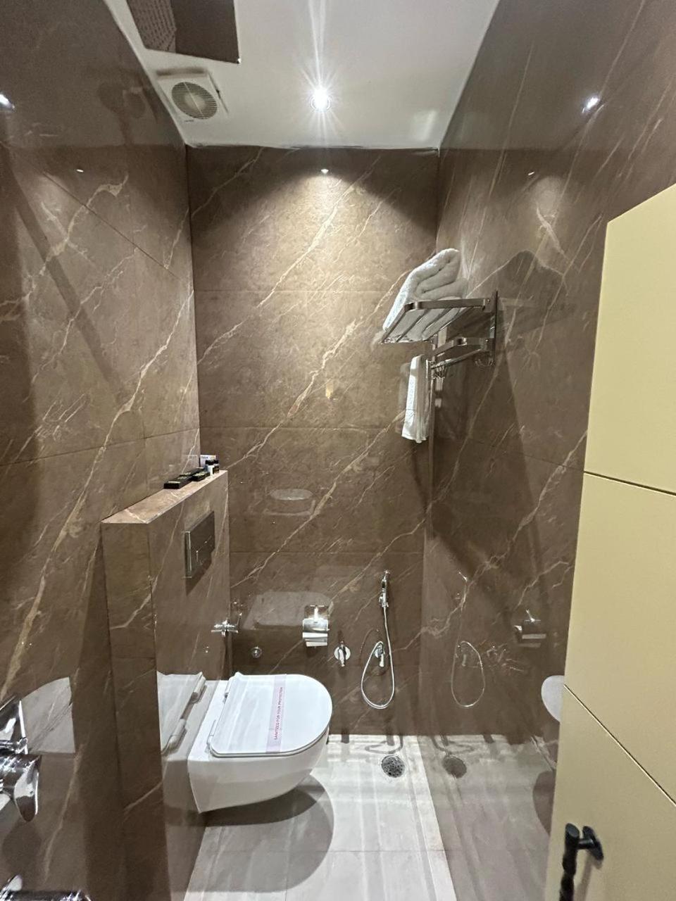 Divine Hotel Karnal Ngoại thất bức ảnh