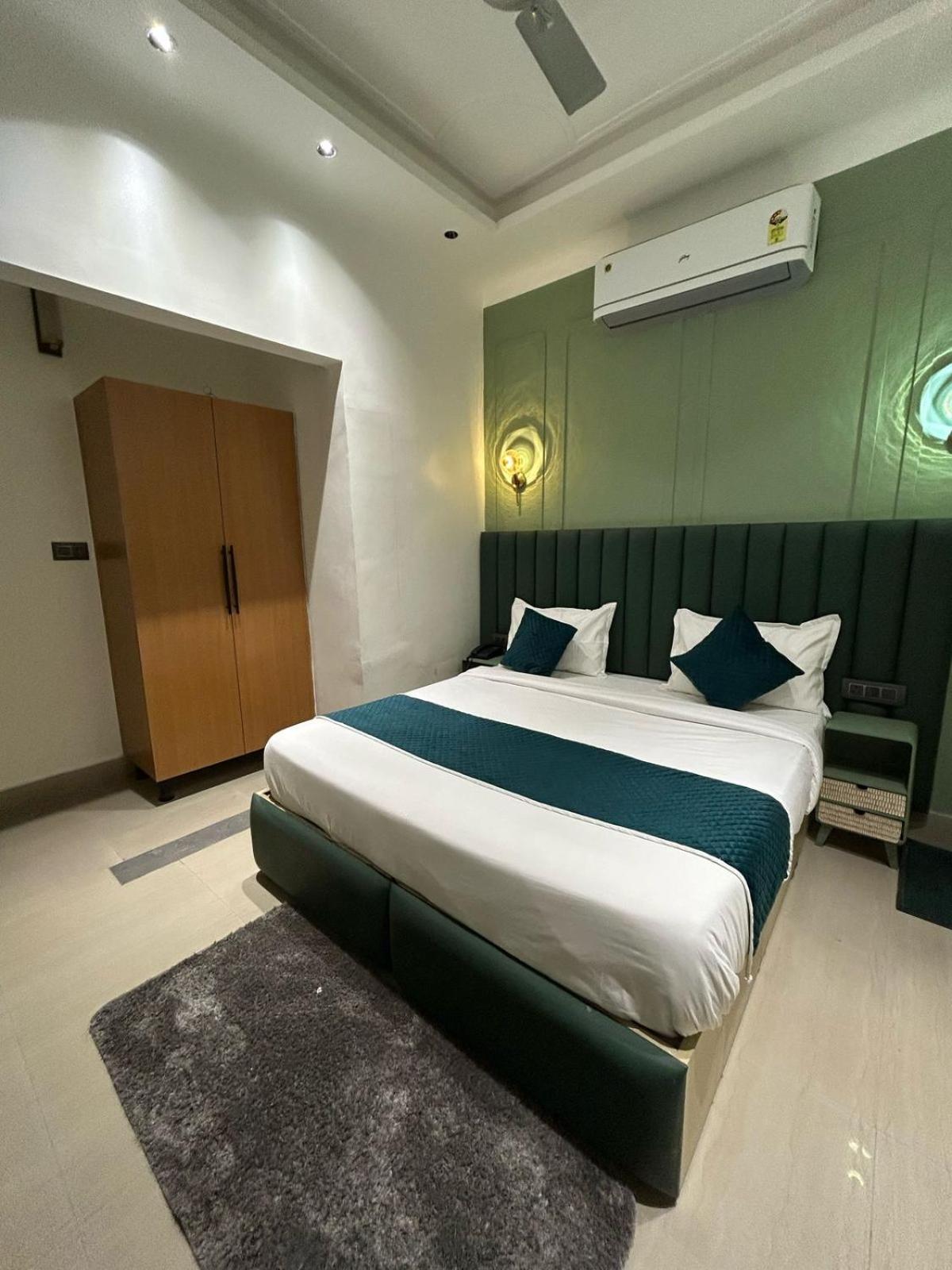 Divine Hotel Karnal Ngoại thất bức ảnh