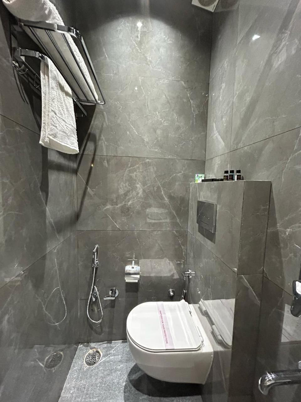Divine Hotel Karnal Ngoại thất bức ảnh