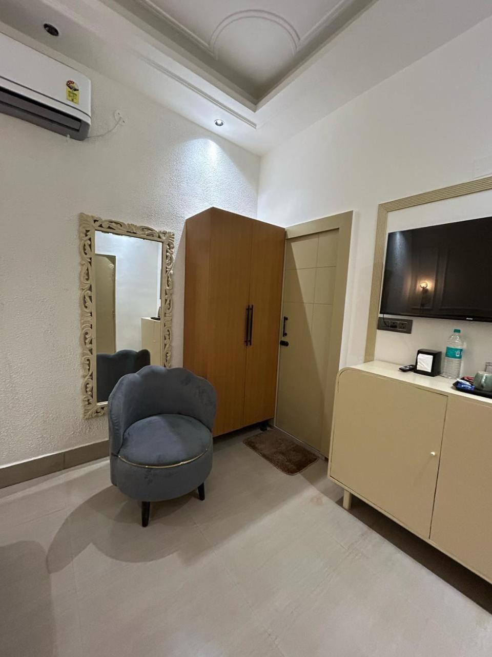 Divine Hotel Karnal Ngoại thất bức ảnh