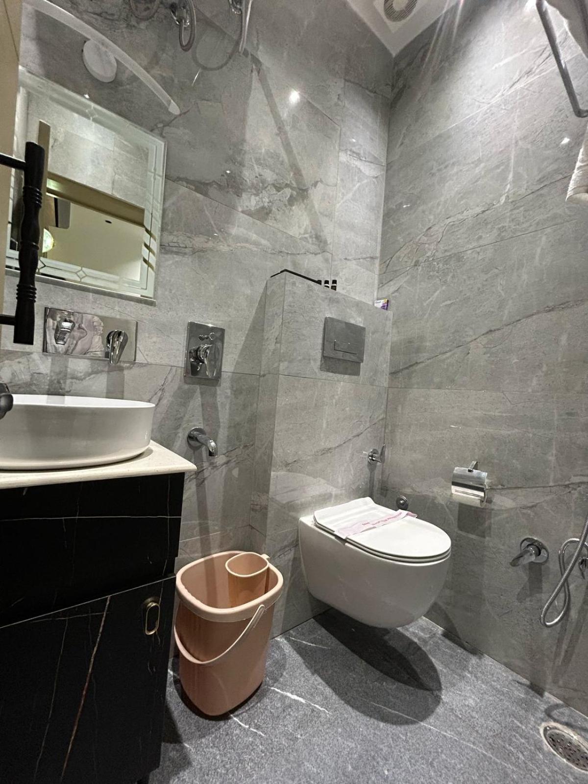 Divine Hotel Karnal Ngoại thất bức ảnh