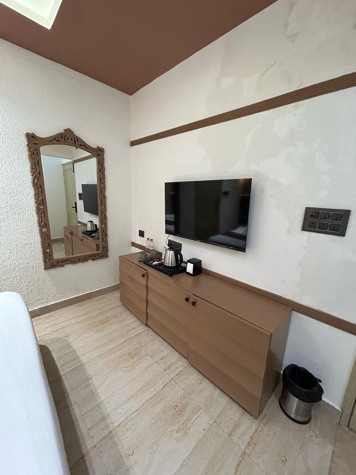 Divine Hotel Karnal Ngoại thất bức ảnh
