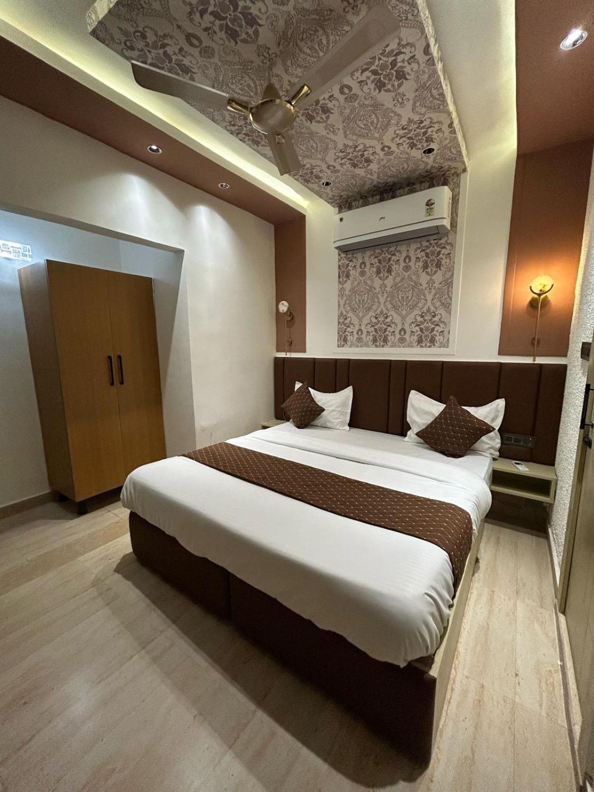 Divine Hotel Karnal Ngoại thất bức ảnh