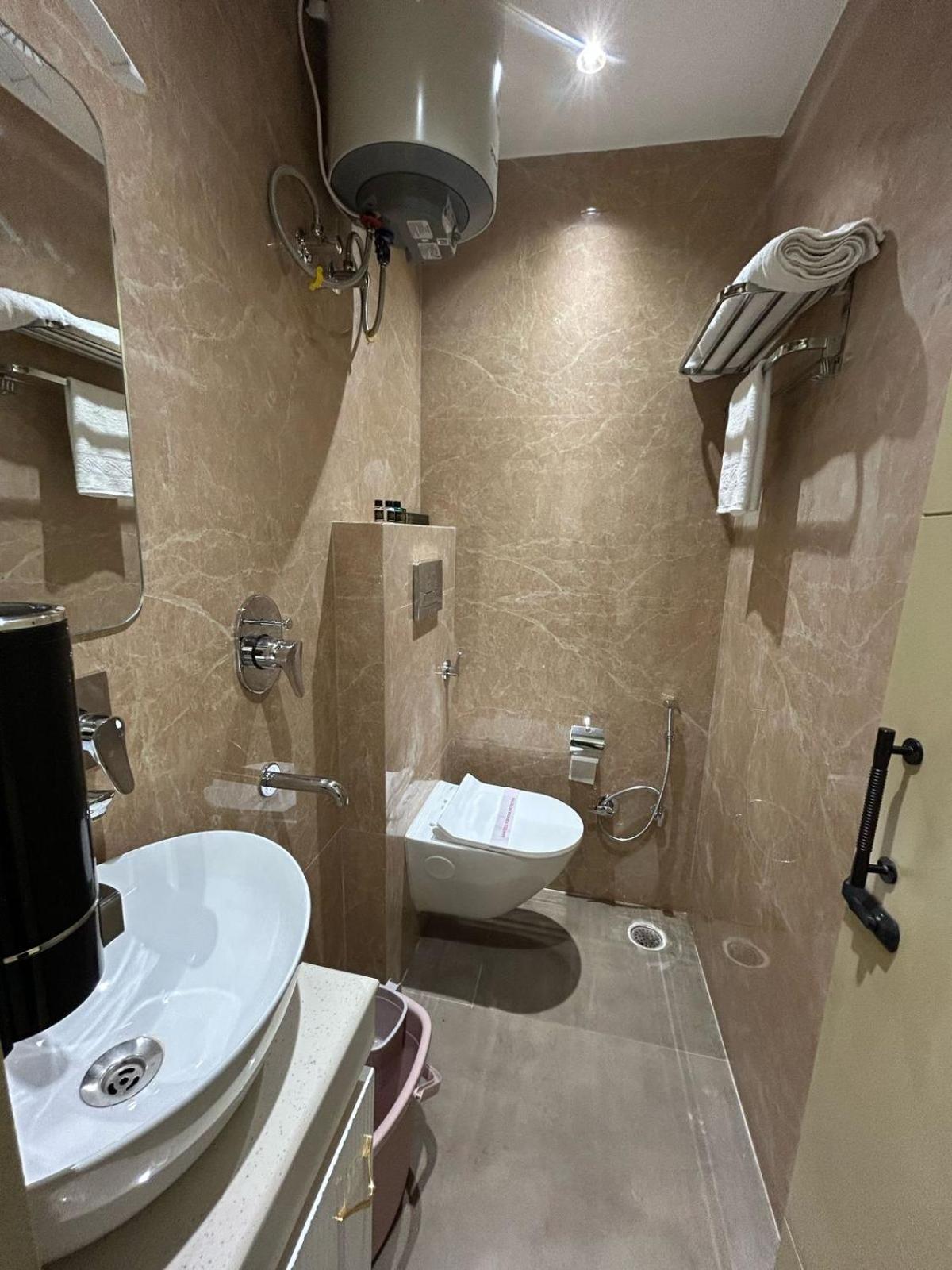 Divine Hotel Karnal Ngoại thất bức ảnh