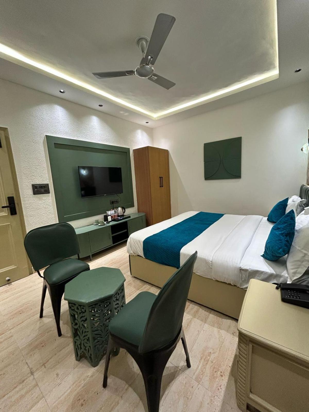 Divine Hotel Karnal Ngoại thất bức ảnh