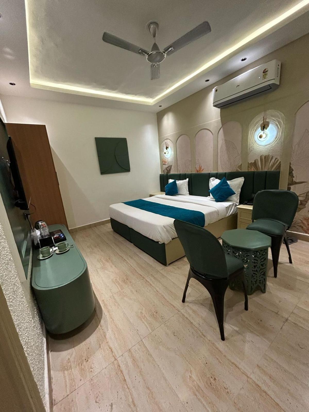 Divine Hotel Karnal Ngoại thất bức ảnh
