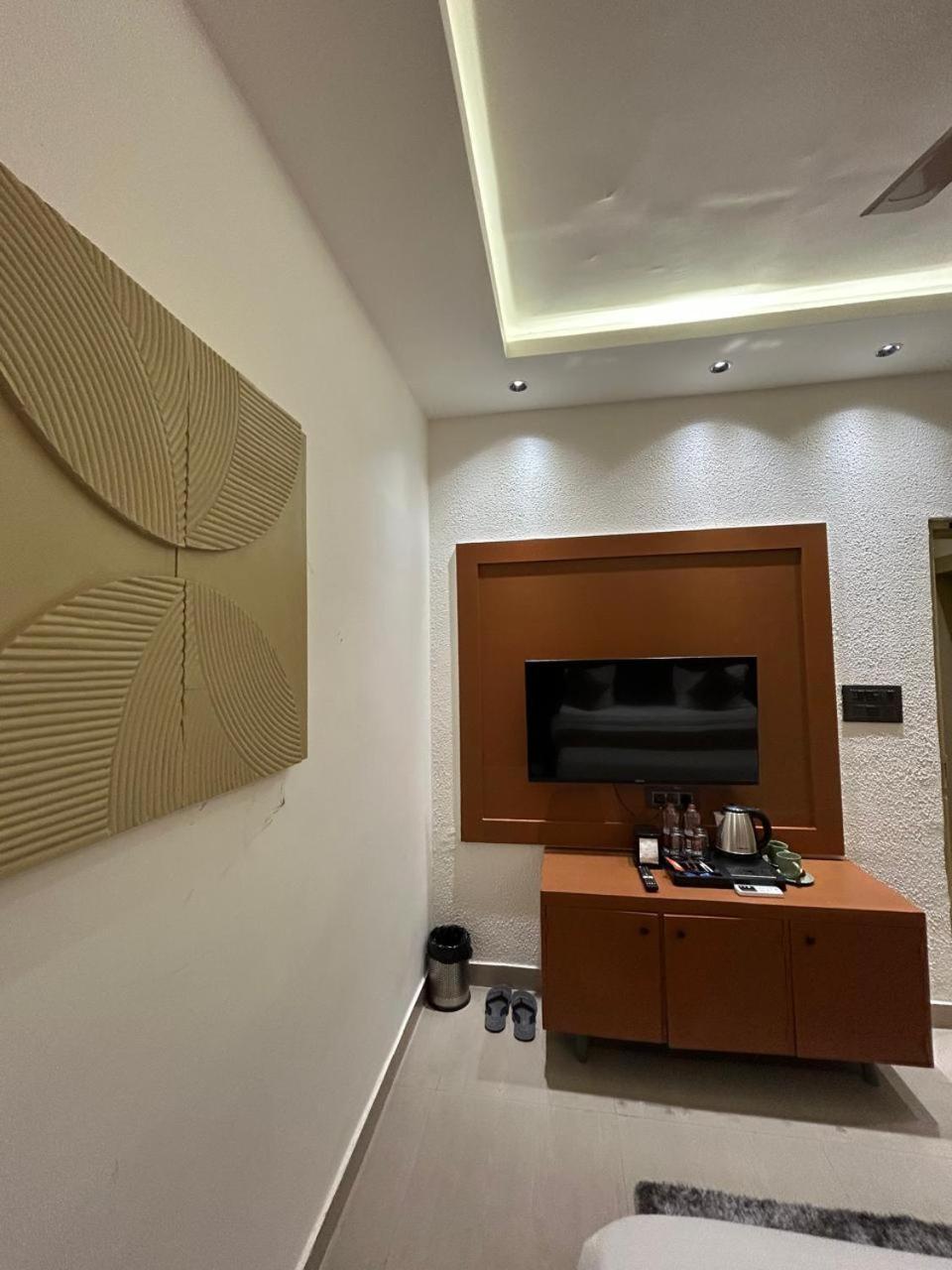 Divine Hotel Karnal Ngoại thất bức ảnh