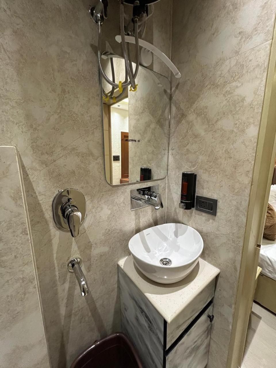 Divine Hotel Karnal Ngoại thất bức ảnh