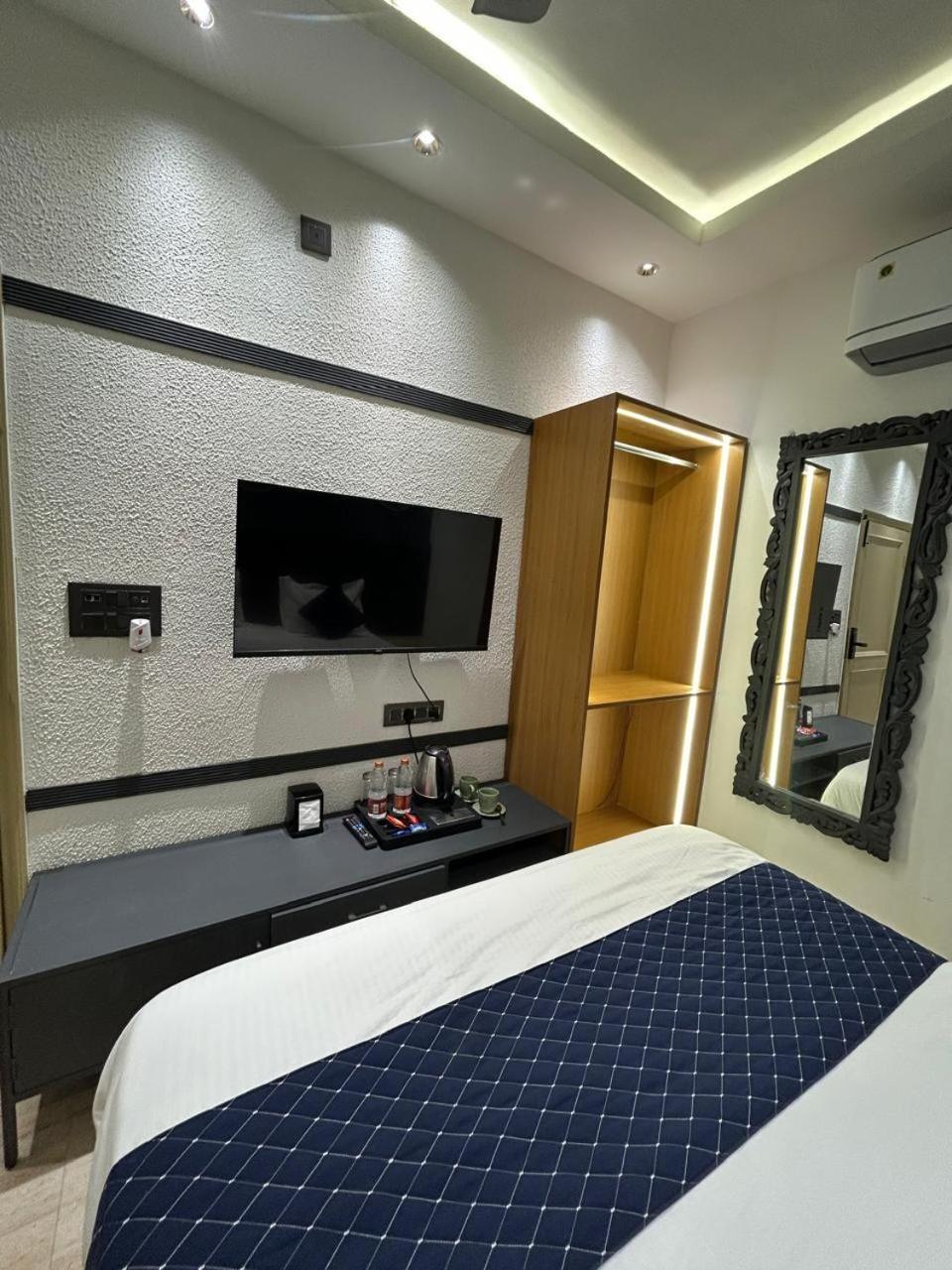 Divine Hotel Karnal Ngoại thất bức ảnh