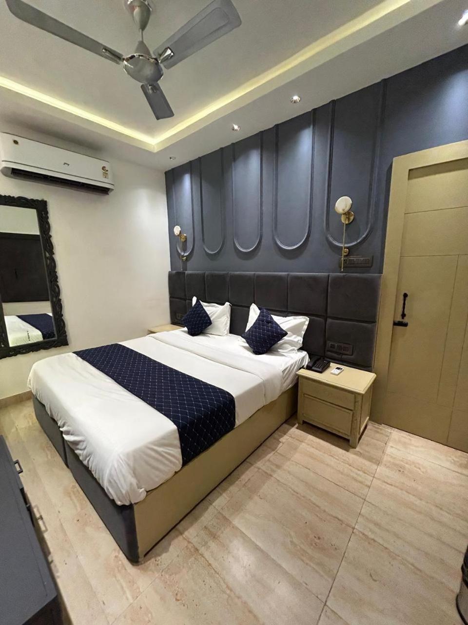 Divine Hotel Karnal Ngoại thất bức ảnh