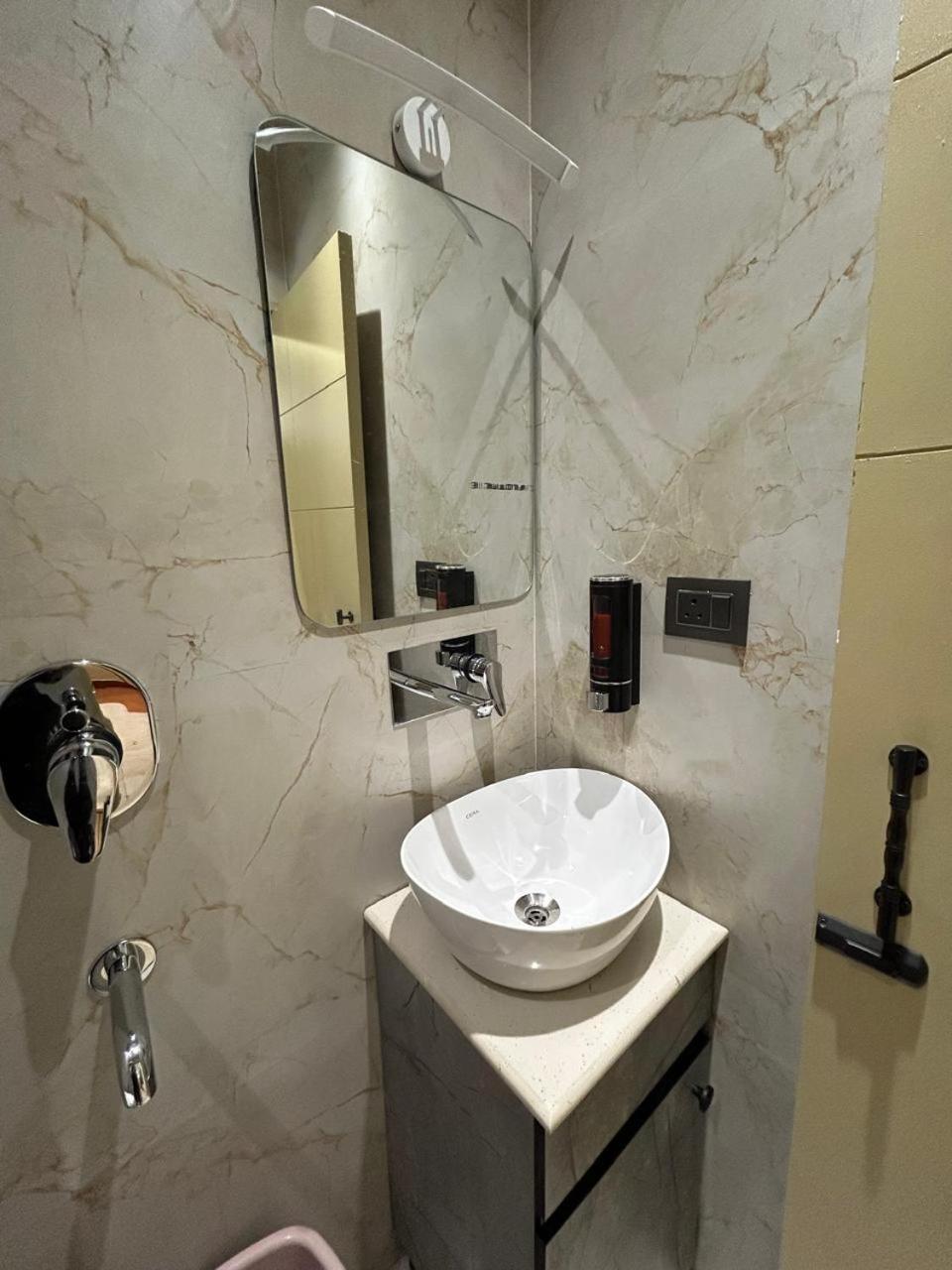 Divine Hotel Karnal Ngoại thất bức ảnh