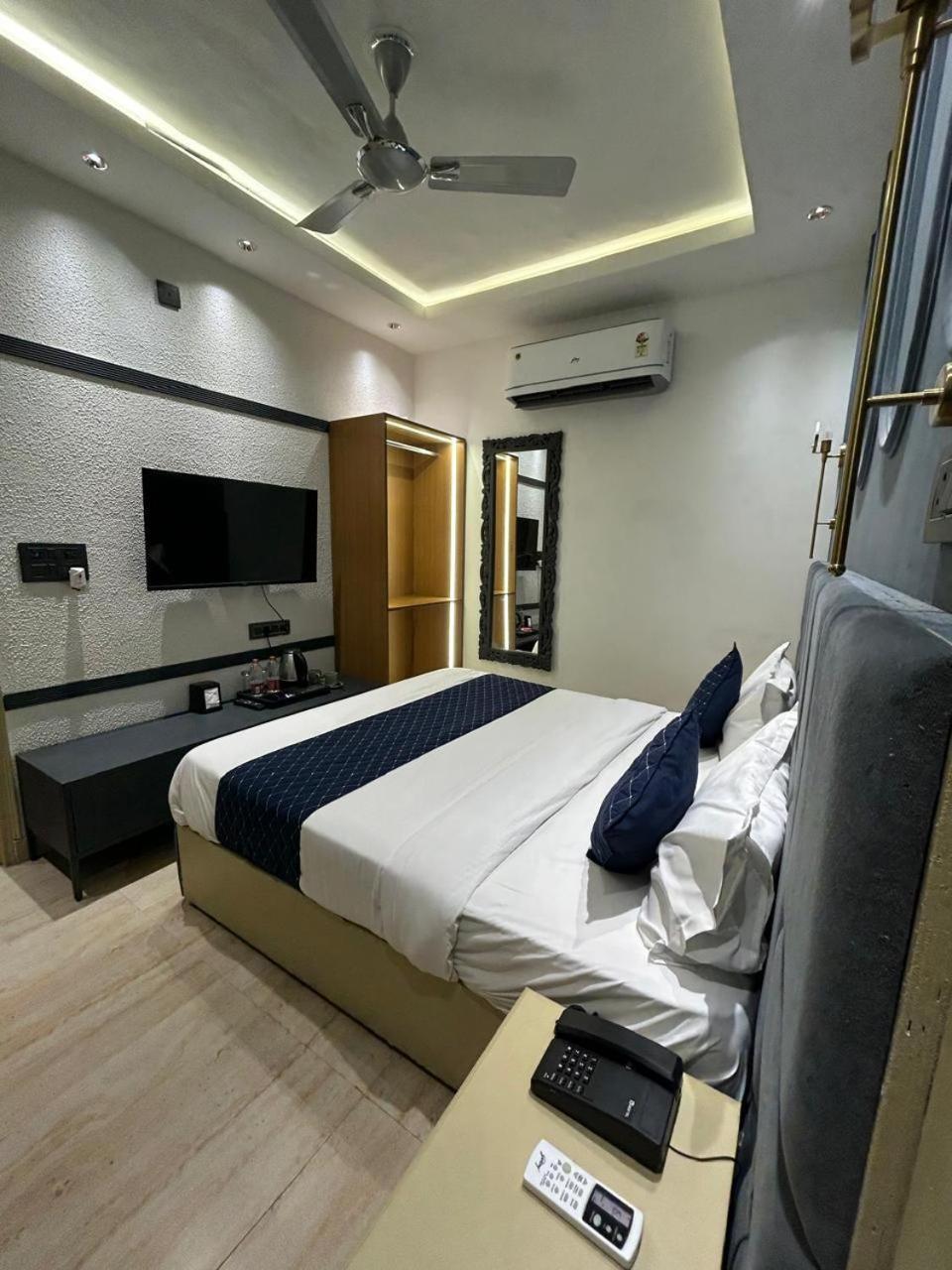 Divine Hotel Karnal Ngoại thất bức ảnh