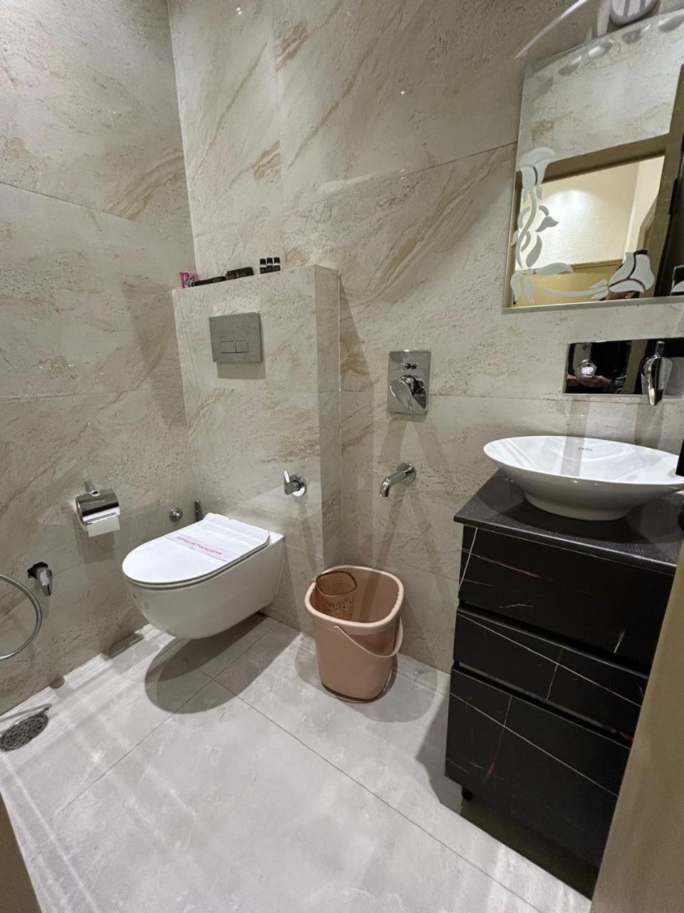 Divine Hotel Karnal Ngoại thất bức ảnh