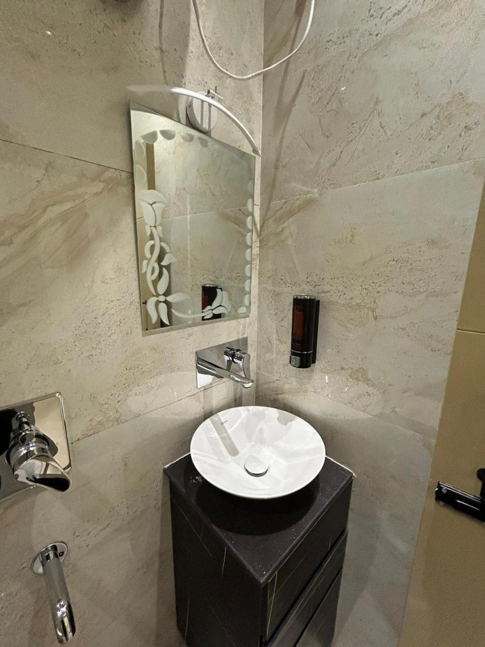 Divine Hotel Karnal Ngoại thất bức ảnh