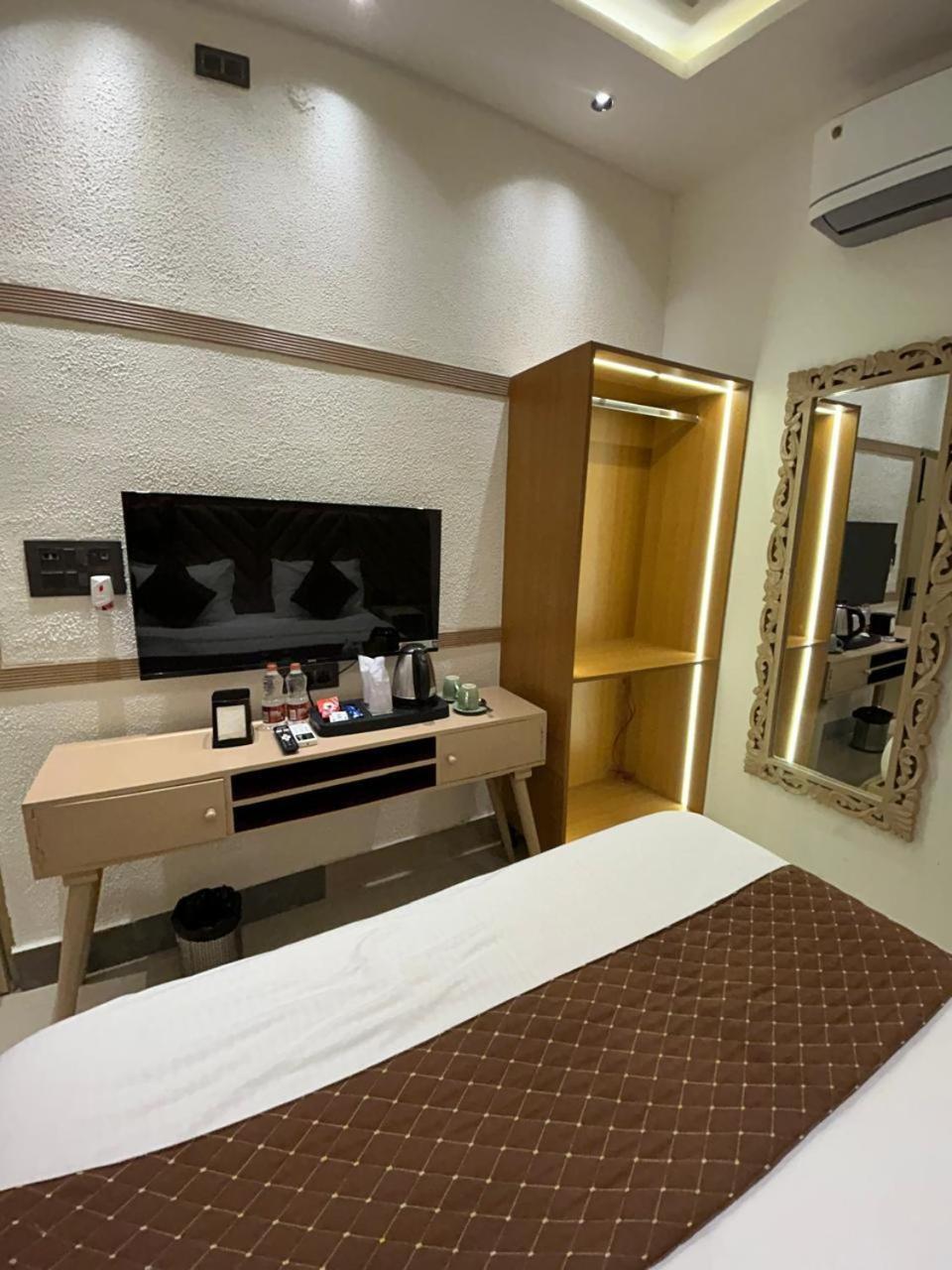 Divine Hotel Karnal Ngoại thất bức ảnh