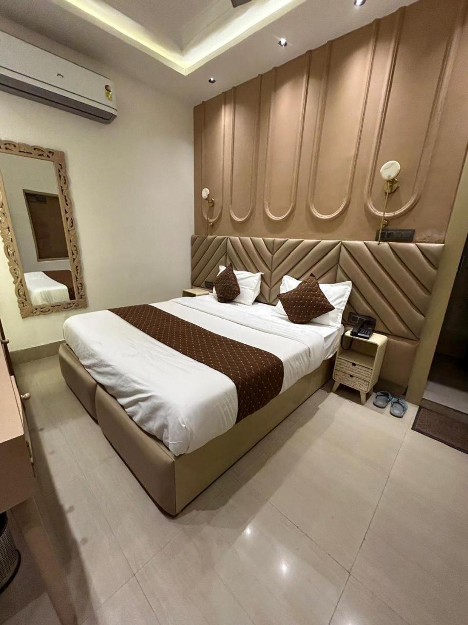 Divine Hotel Karnal Ngoại thất bức ảnh